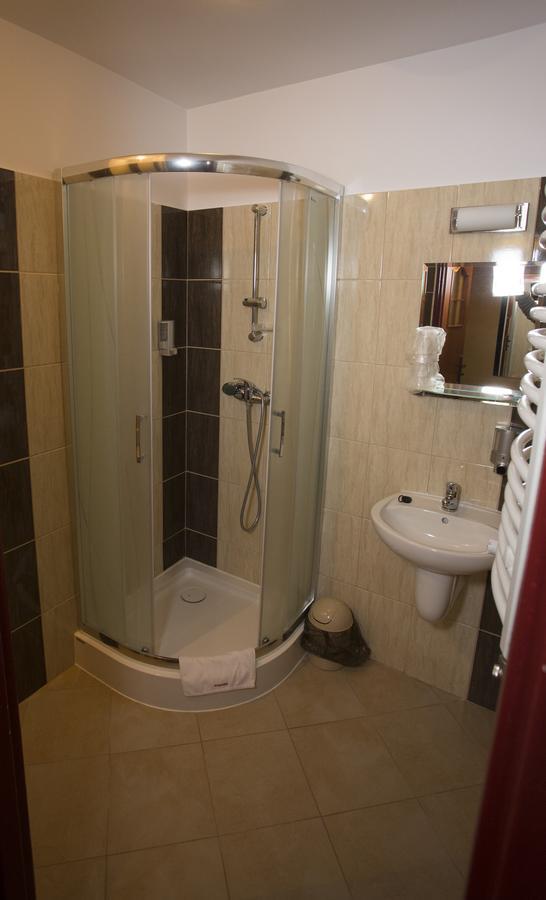 Hotel Kakadu โคนิน ภายนอก รูปภาพ